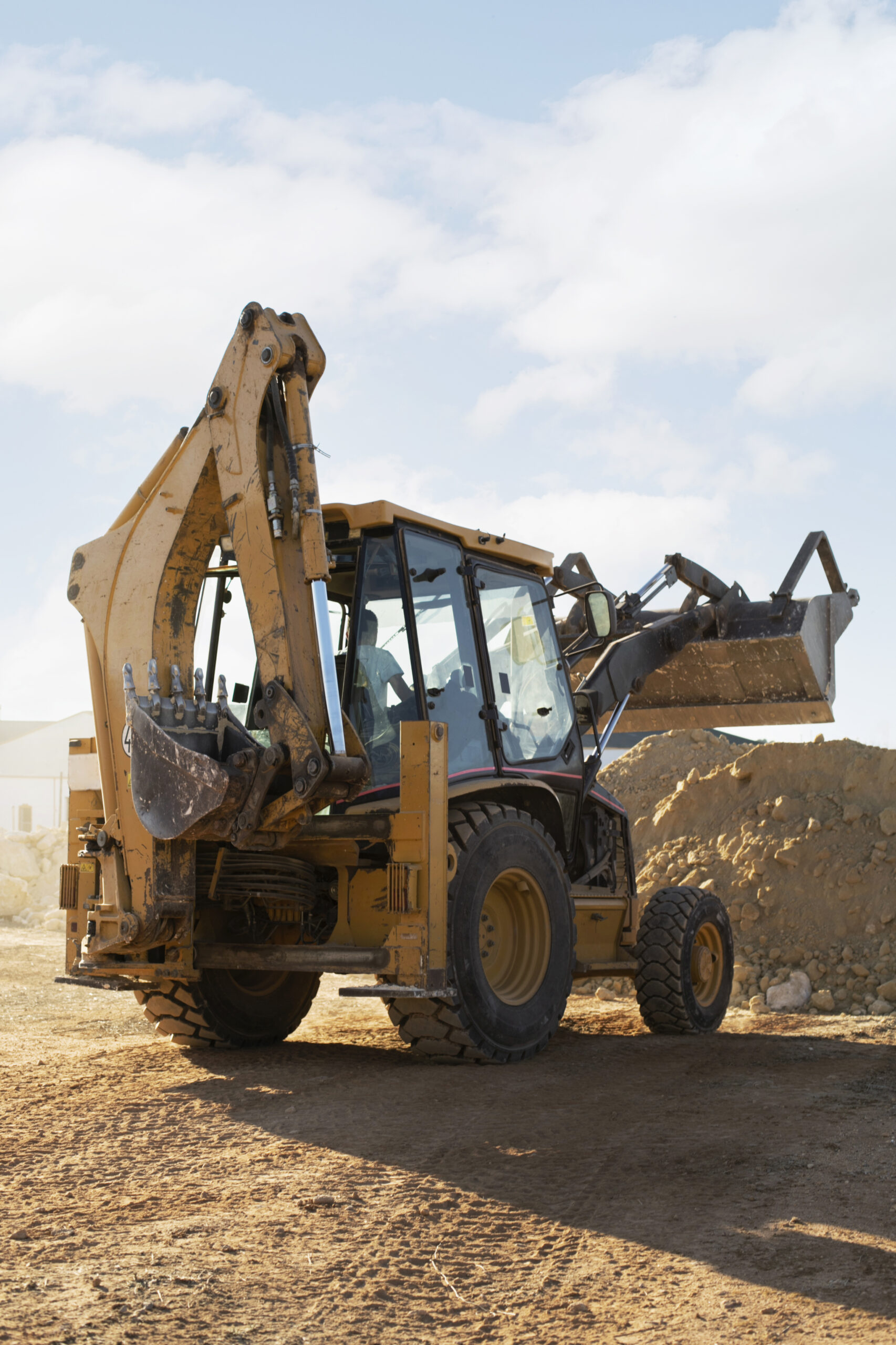 heavy-excavator-digging-day-light (5)